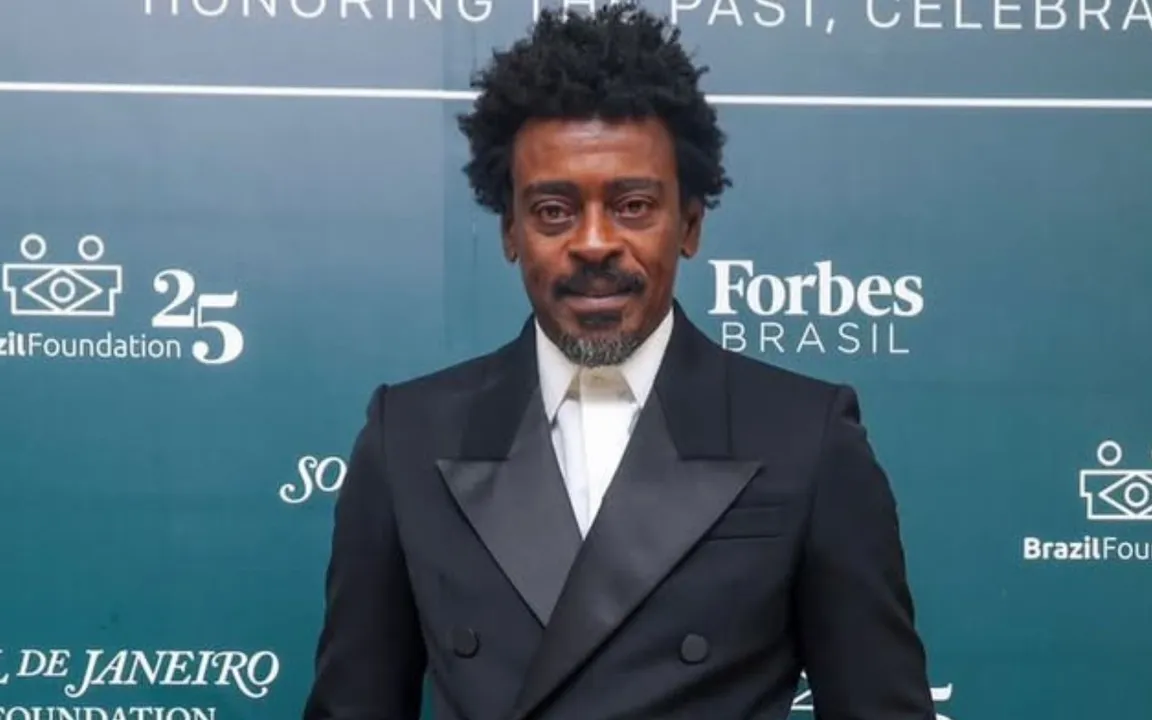 O cantor falraá sobre diversos temas durante o programa