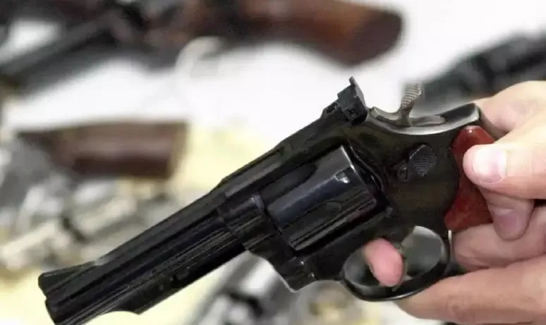 Homem de 46 anos se trancou no banheiro e disparou várias vezes após surto