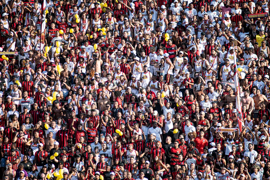 Torcida do Vitória na arquibancada do Barradão