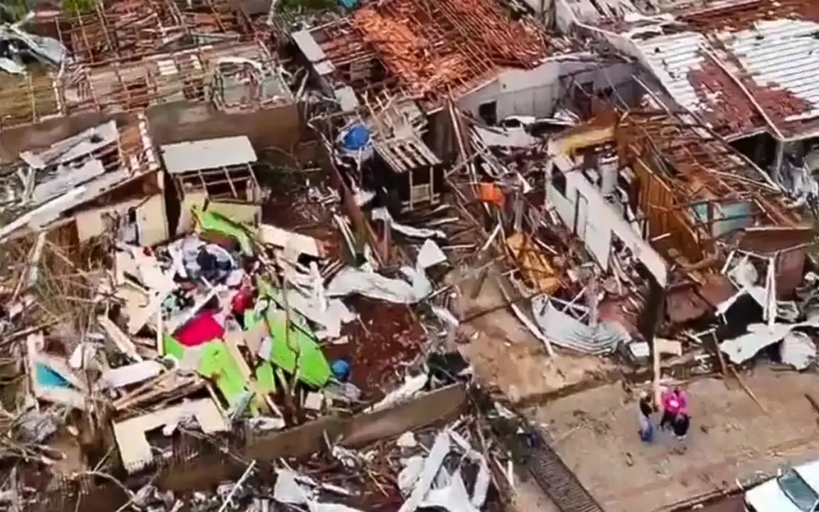 O tornado destruiu 90% da cidade