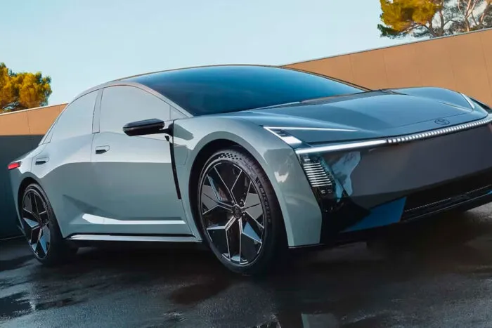 Chegada do novo Corolla em 2027 posiciona a Toyota para enfrentar a crescente concorrência de modelos eletrificados