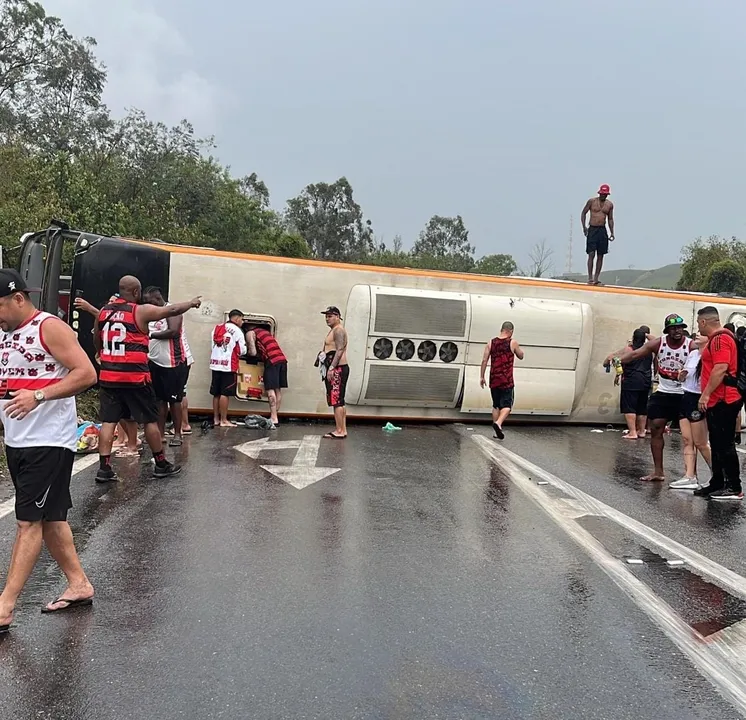 Ônibus que levava torcedores do Flamengo capta em direção à Argentina
