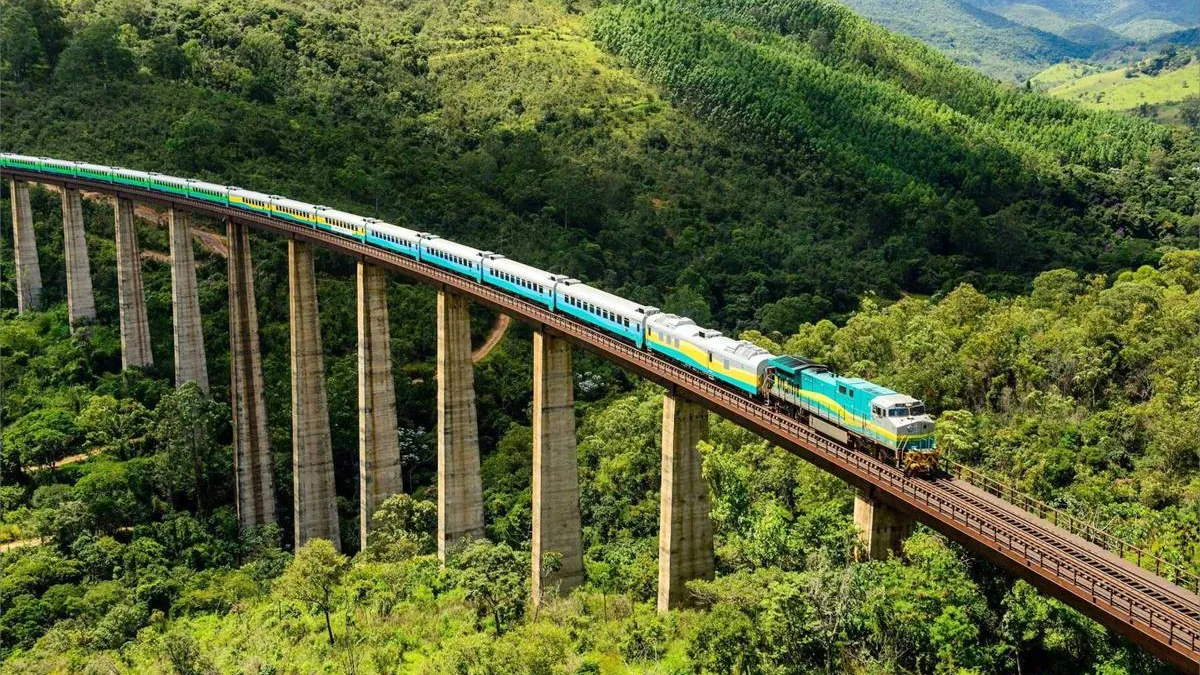 Famoso trem de passageiros da Estrada de Ferro Vitória a Minas