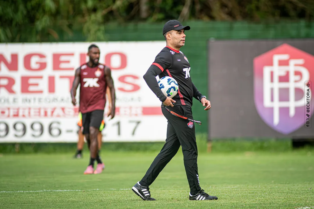 Jair Ventura, técnico do Vitória