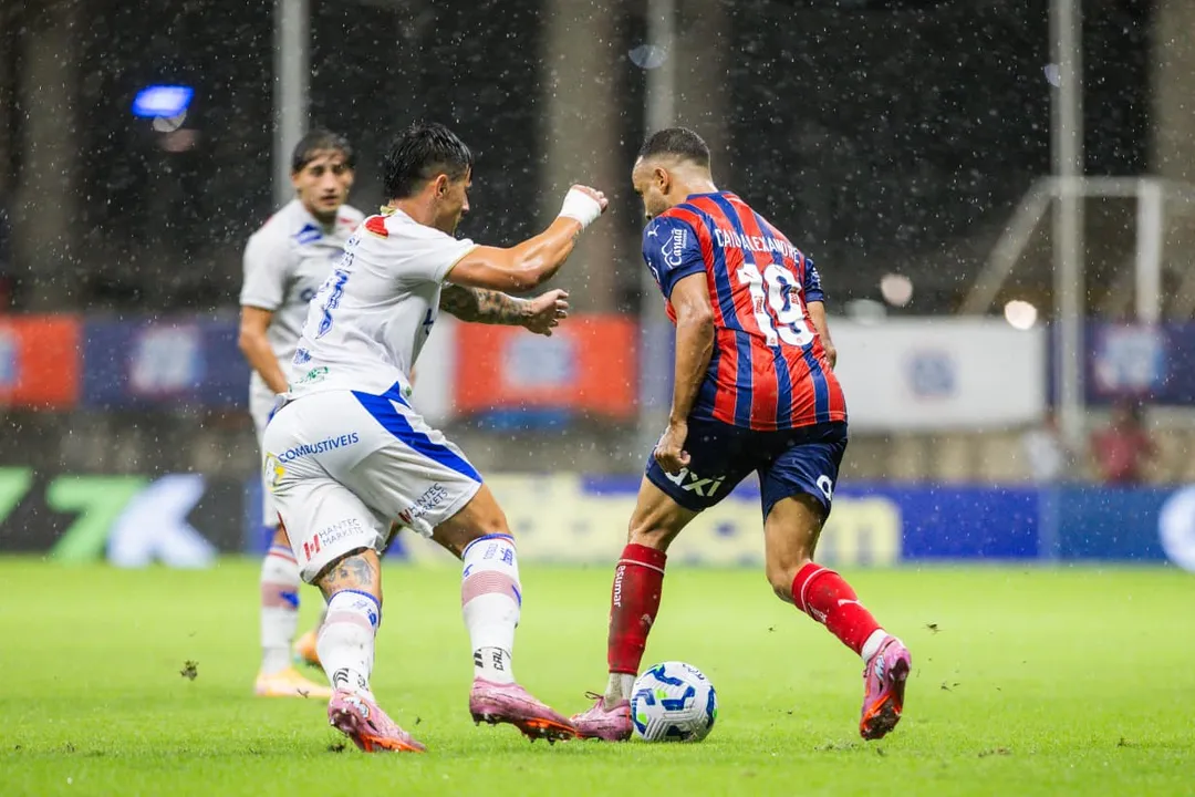 Caio Alexandre em ação durante a derrota do Bahia para o Fortaleza