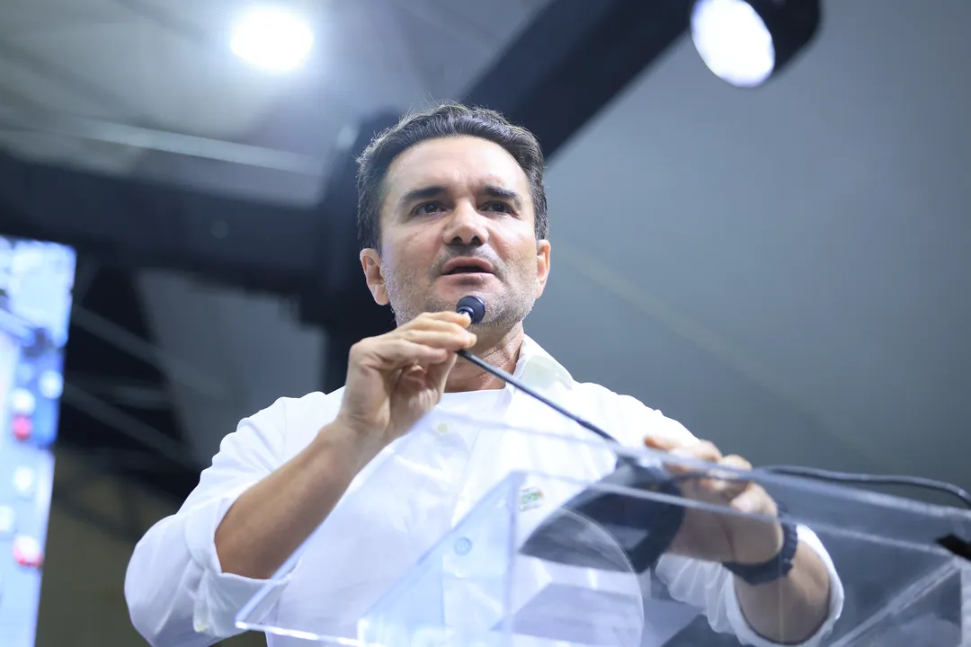 Ministro do Turismo, Celso Sabino, durante discurso.