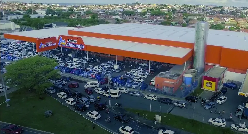 A unidade também terá um centro comercial anexo