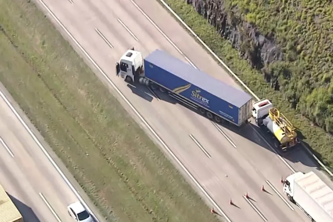 Imagem ilustrativa da imagem Caminhoneiro é sequestrado e ameaça de bomba fecha Rodoanel