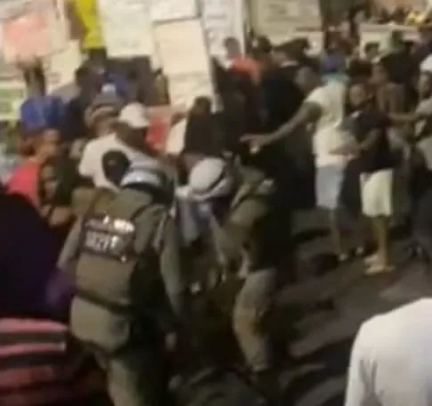 A confusão teria encerrado o show da banda