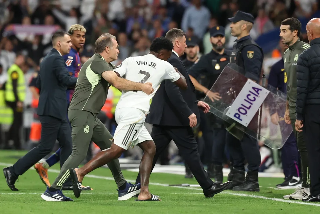 Vinicius Junior em confusão generalizada no El Clasico