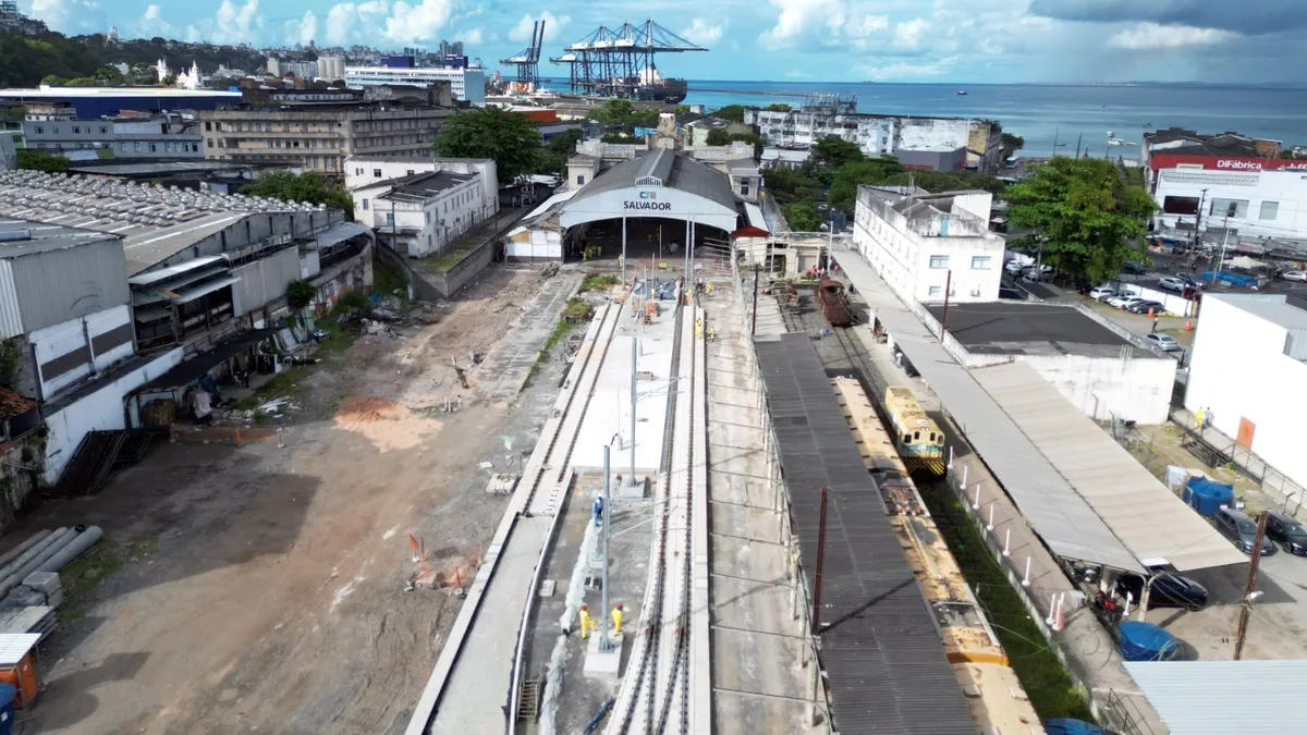 Obras do VLT de Salvador na região da Calçada