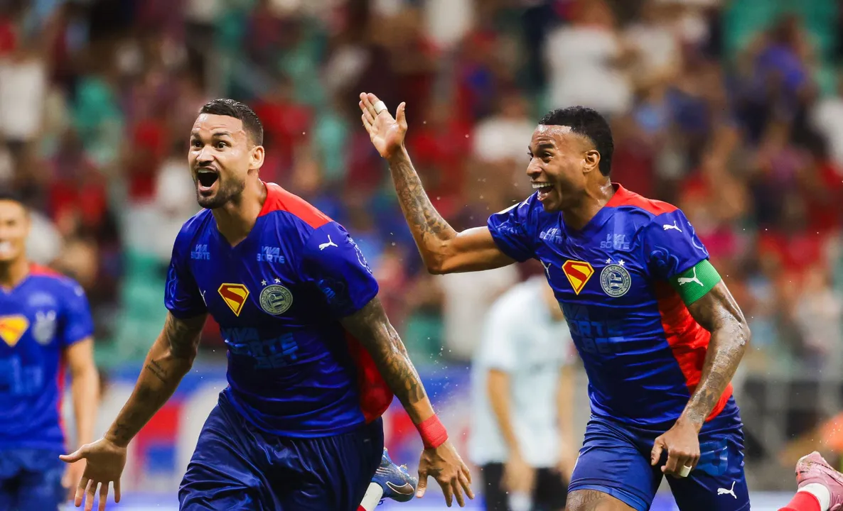 Willian José e Jean Lucas comemorando gol pelo Bahia