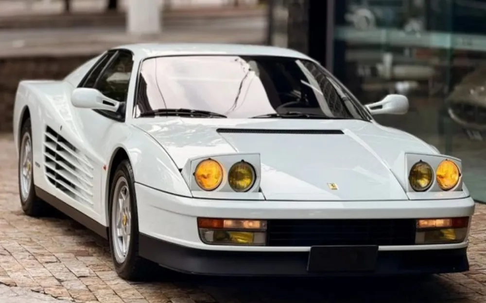 Ferrari Testarossa 1988 é um dos destaques do leilão