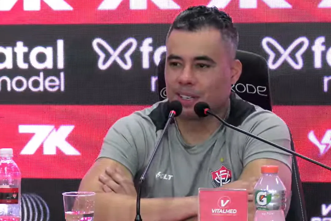 Jair Ventura, técnico do Vitória