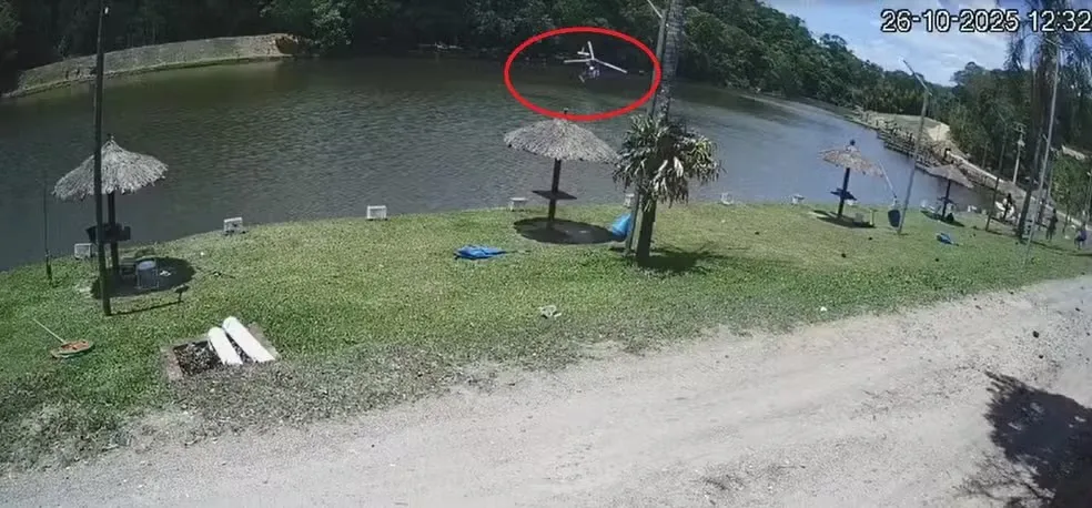 Imagem ilustrativa da imagem Vídeo: helicóptero com duas pessoas cai em pesqueiro turístico