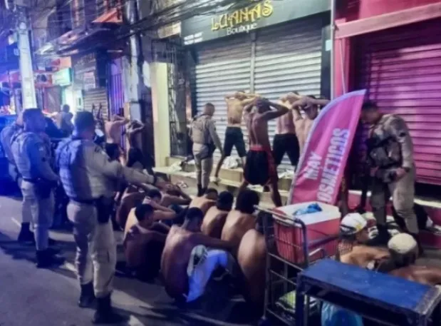 Jovens detidos pela Polícia Militar