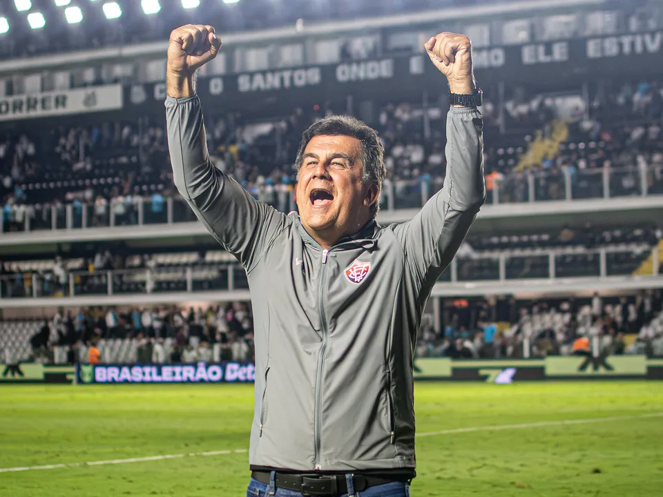 Fábio Mota comemora vitória sobre o Santos na Vila Belmiro