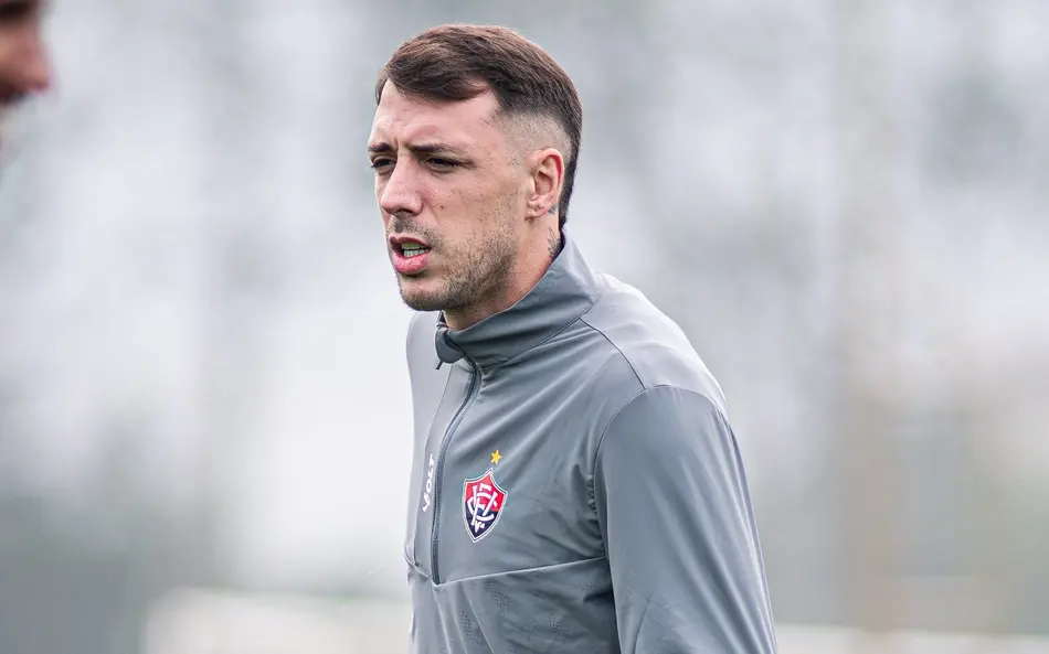 Renzo López em treinamento do Vitória