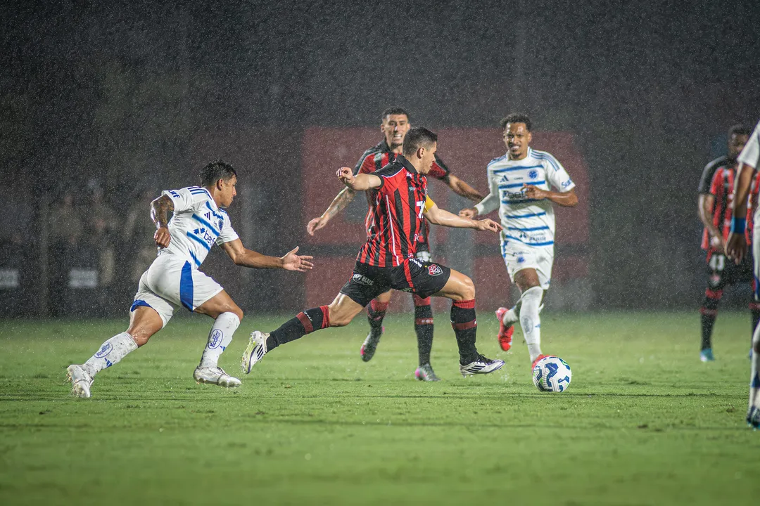 Vitória tenta encerrar invencibilidade do Cruzeiro contra Z-4