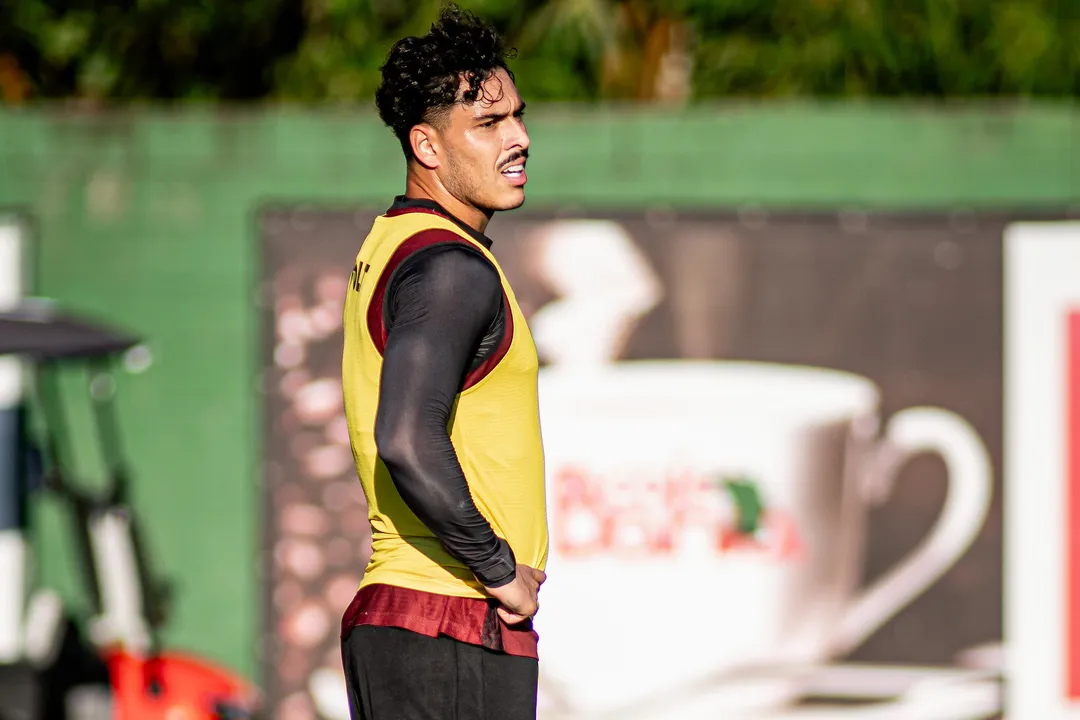 Lucas Halter, zagueiro e capitão do Vitória