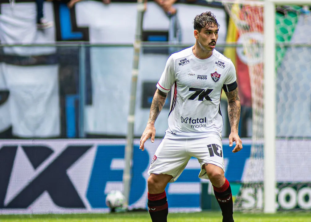 Lucas Halter, zagueiro e capitão do Vitória