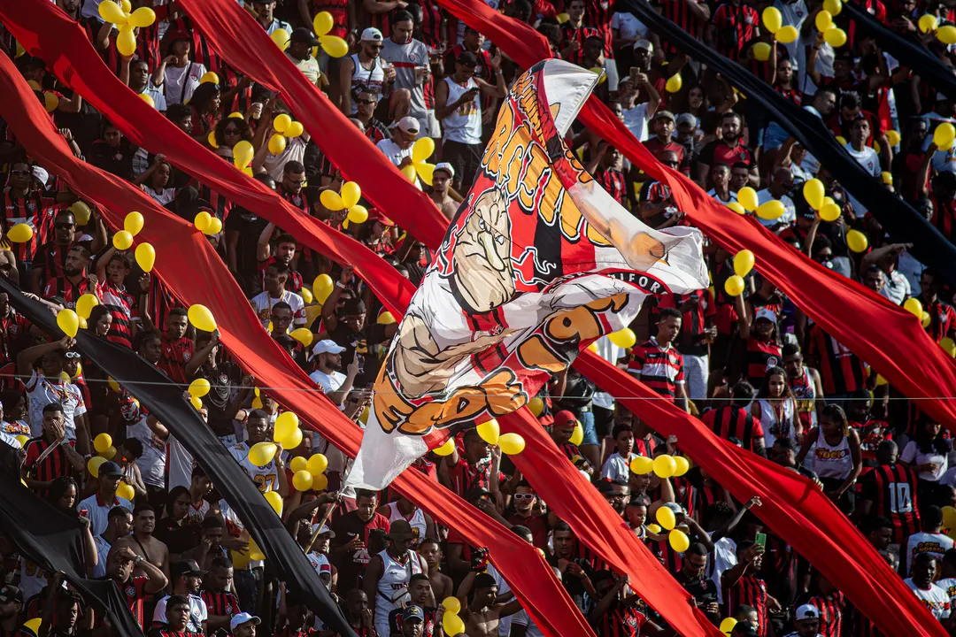 O Vitória lançou a campanha #CupomSócioSMV, que oferece cupons de desconto para amigos de sócios garantirem ingresso no jogo contra o Internacional, nesta quarta-feira, 5, no Barradão.