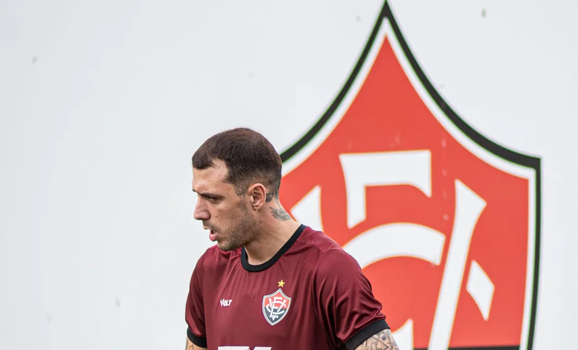 Renzo López, atacante do Vitória