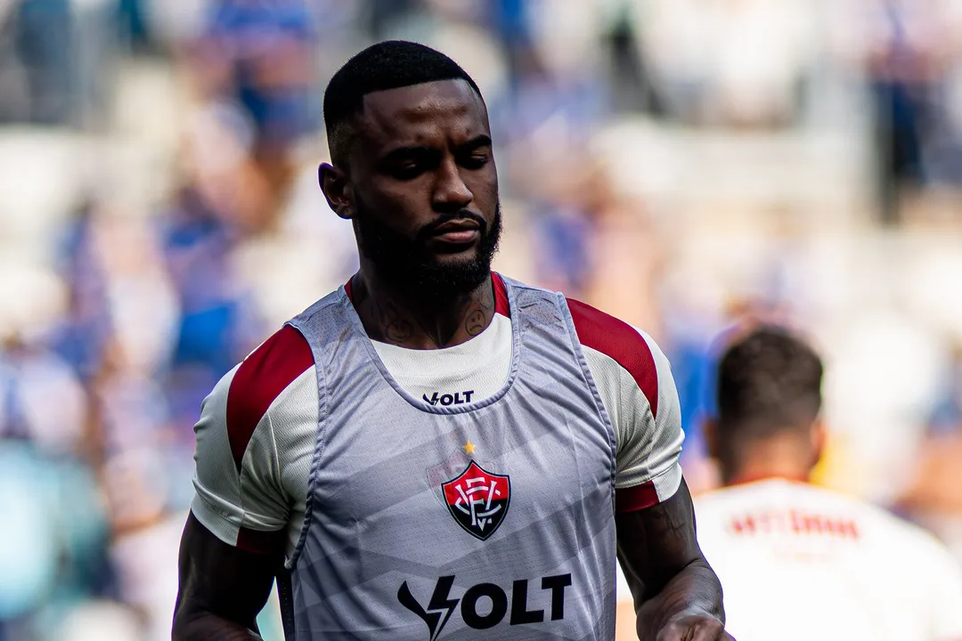 Ramon, lateral-esquerdo do Vitória