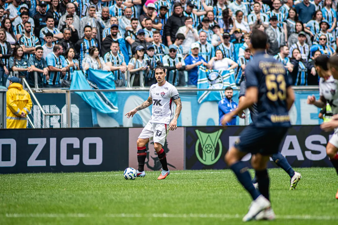 Lucas Halter foi novamente titular e capitão do Vitória neste domingo