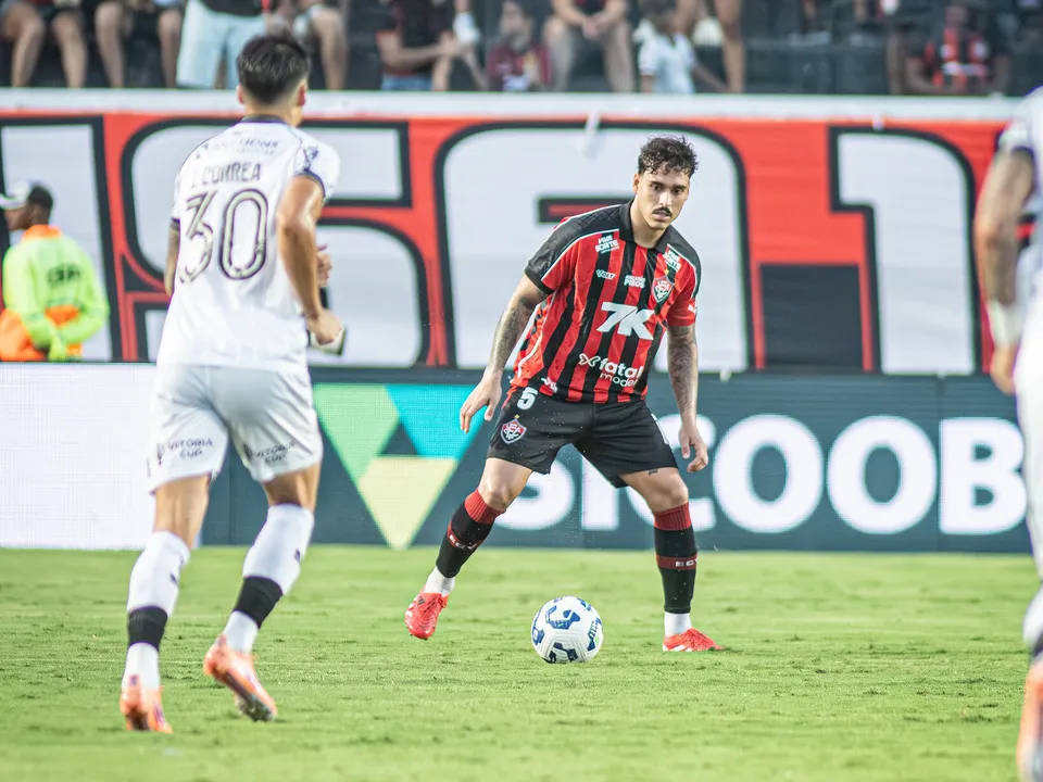 Tuco Corrêa e Lucas Halter no empate sem gols entre Vitória e Botafogo