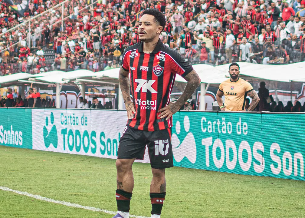 Matheuzinho, meia do Vitória