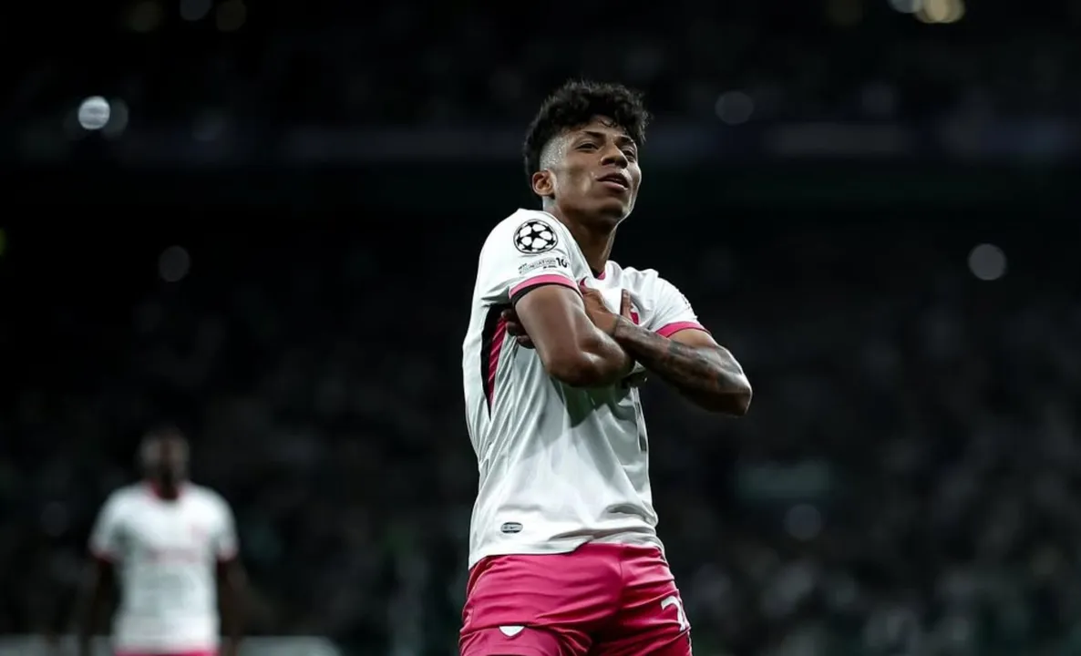 Alisson Santos, ex-Vitória, em campo pelo Spoirting