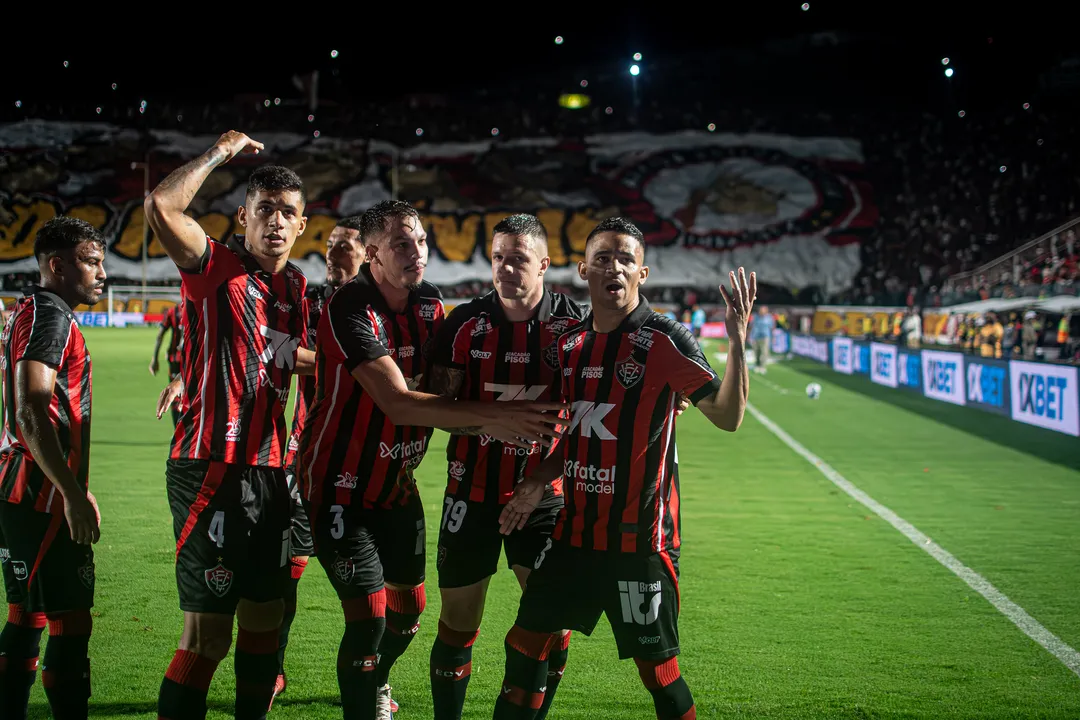 Com a ausência de Cáceres, o Vitória contará com quatro reforços importantes para enfrentar o Corinthians pela 30ª rodada do Brasileirão 2025.
