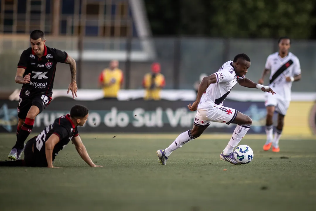 Vitória perdeu para o Vasco com gol nos acréscimos