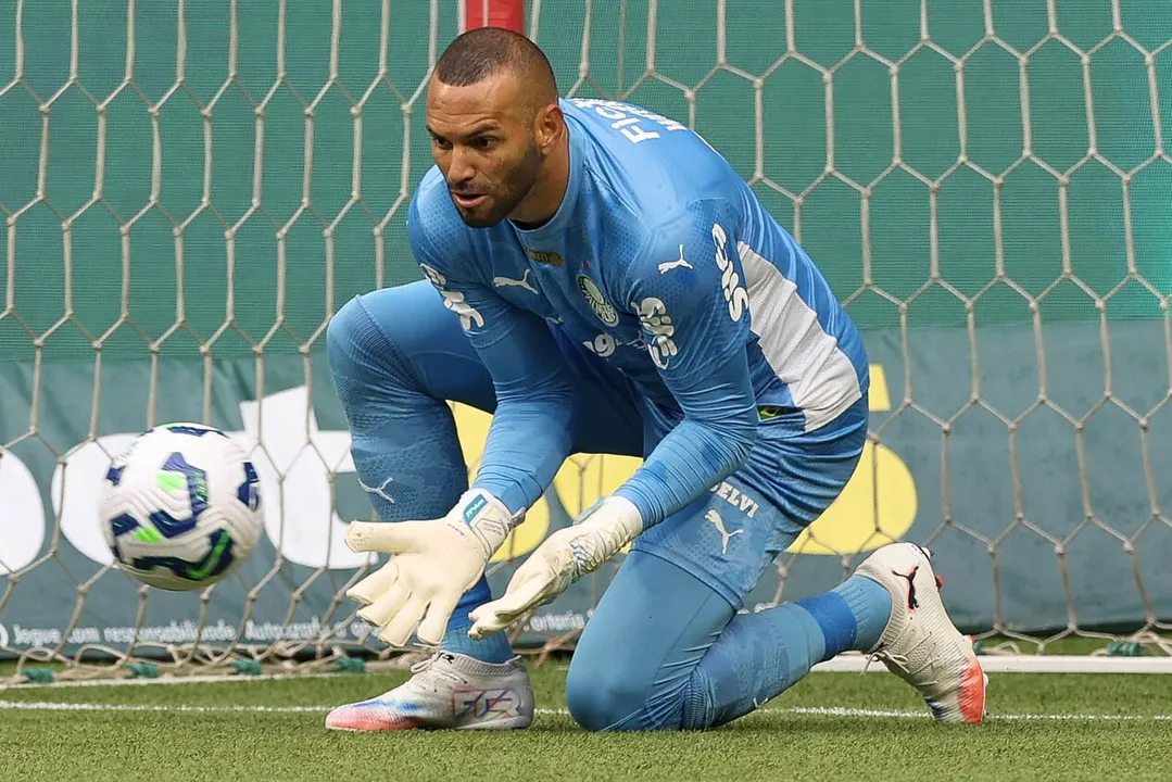 Goleiro do Palmeiras rebate críticas de Rogério Ceni