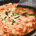 Sem forno, ovo e leite: essa pizza de frigideira é ideal para o fim de semana imagem