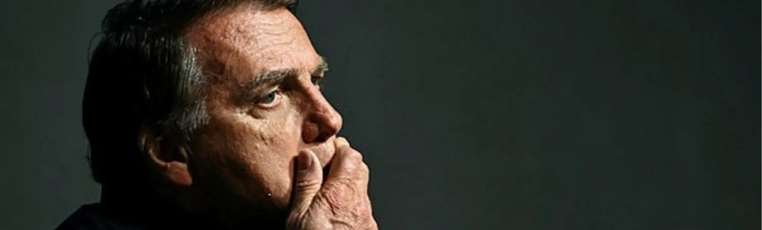 Jair Bolsonaro (PL) está em prisão domiciliar
