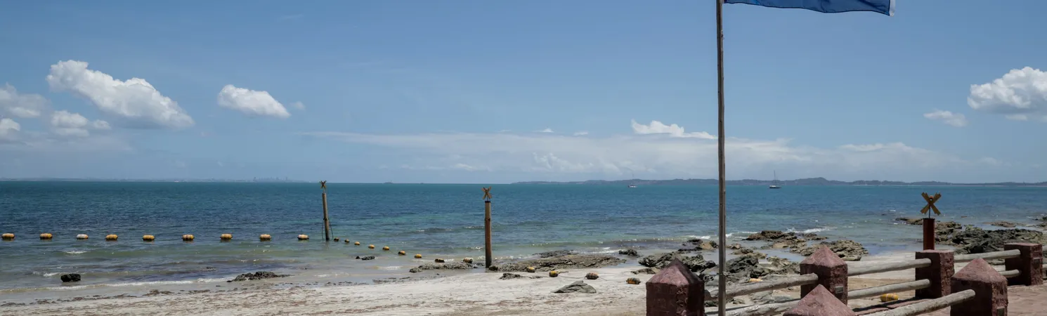 SALVADOR/PORTAL/POLÍTICA
Cerimônia de hasteamento da Bandeira Azul na Praia da Ponta de Nossa Senhora de Guadalupe,  localizada na parte norte da Ilha dos Frades, Salvador, Bahia, pela Fundação Baía Viva.

Foto: Uendel Galter/ Ag A Tarde

Data: 02/11/24