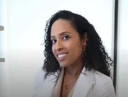 Fogo atinge vegetação na Paralela