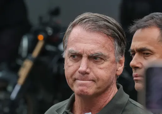Flávio Bolsonaro convocou vigília para o pai nas redes sociais