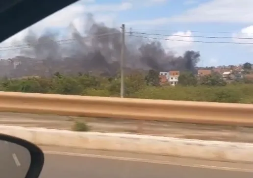 Grande nuvem de fumaça assusta moradores