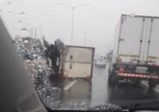 No momento, a pista havia sido totalmente interditada