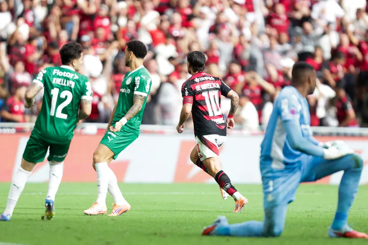 Flamengo x Palmeiras em jogo válido pelo Brasileirão no Maracanã