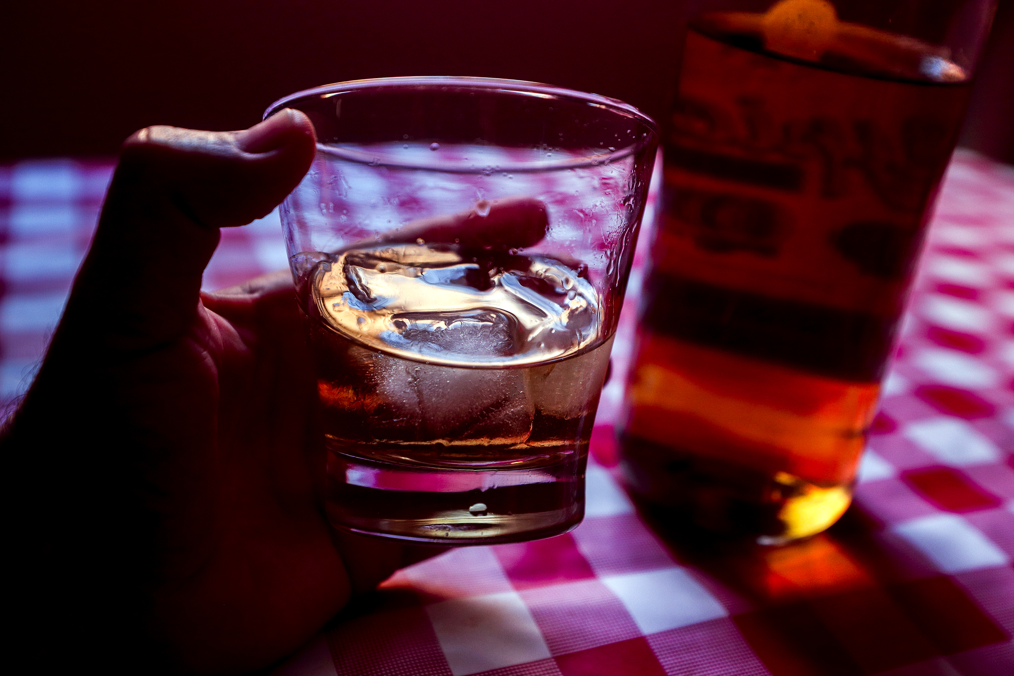 Crise do metanol: 15 mortes em 1 mês — saiba como se proteger ⚠️