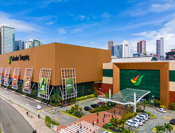 Explosão em restaurante do Salvador Shopping deixa dois feridos