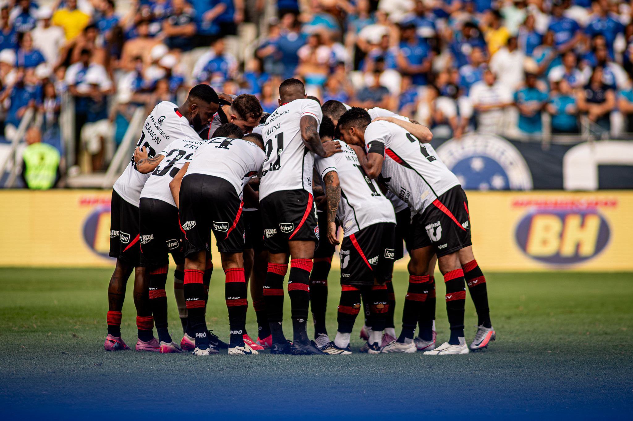 Vitória x Botafogo: onde assistir, escalações, desfalques e arbitragem