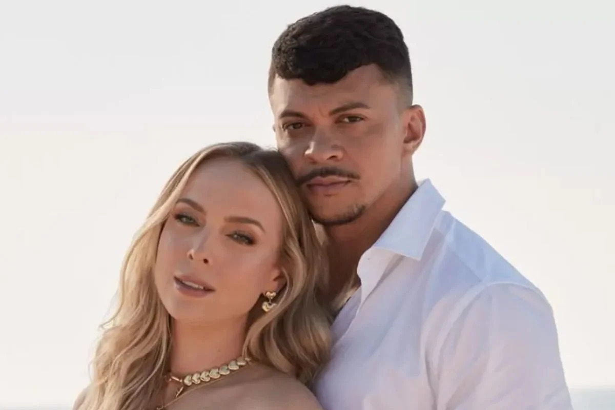 Voltaram? Cocielo e Tata Estaniecki trocam beijo em festa após término