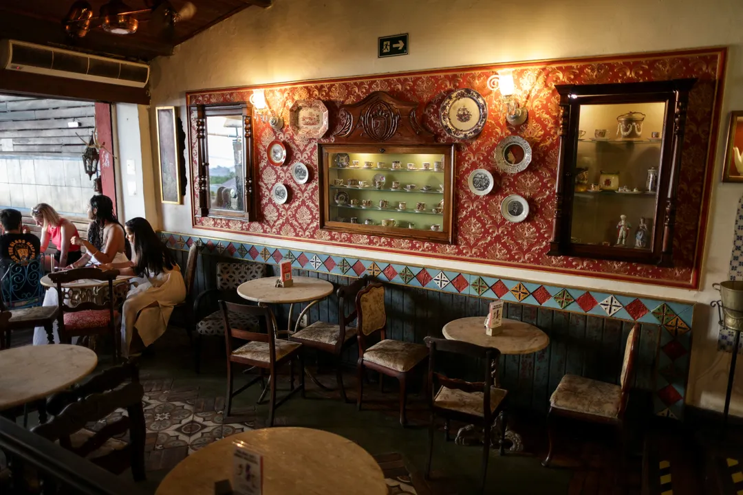 A Cafeteria Cafelier