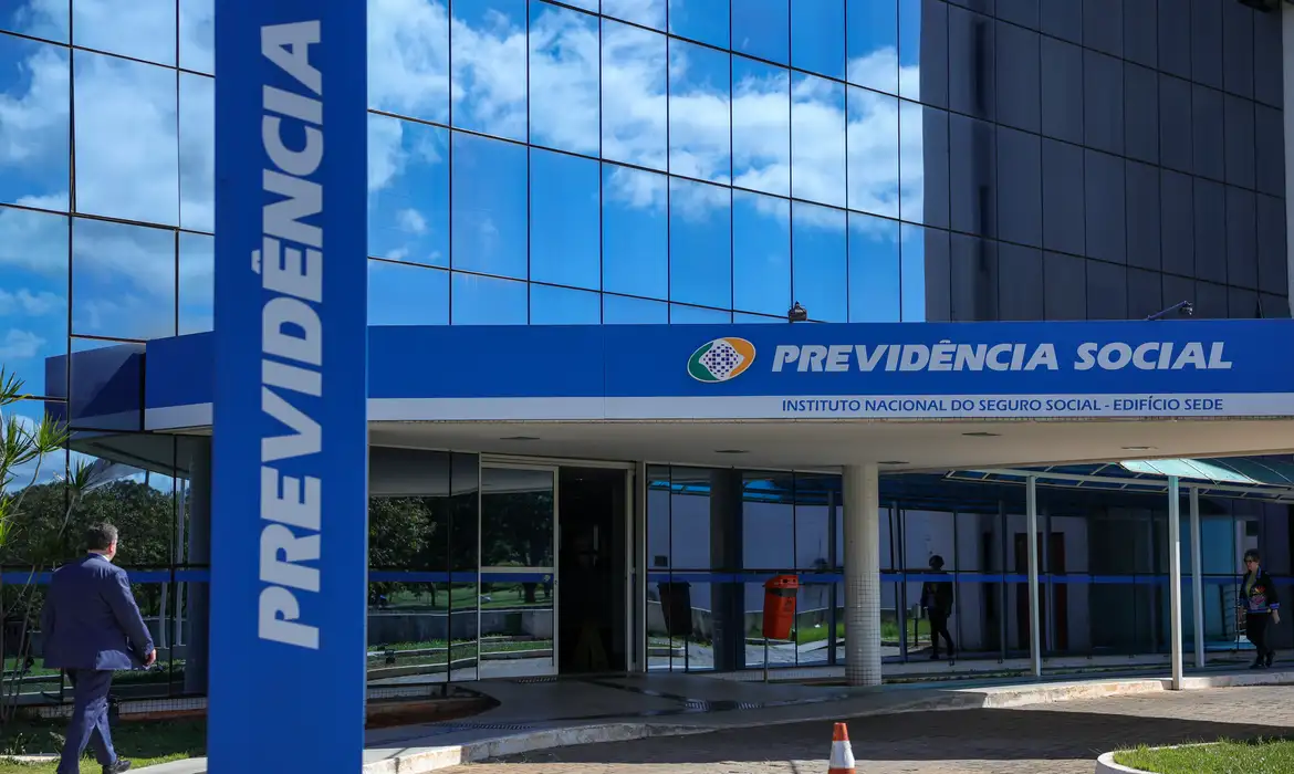 Imagem ilustrativa da imagem AGU cobra mais R$ 135 milhões ligados a desvios no INSS