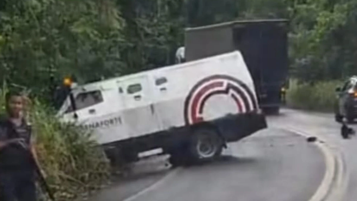 Segundo a PRF, colisão frontal envolveu carro-forte e veículo de passeio